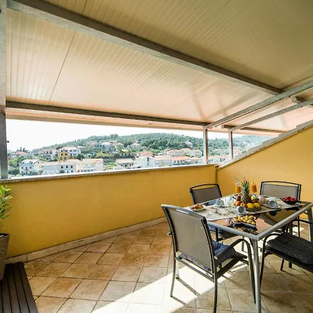 Modern In With Terrace Διαμέρισμα