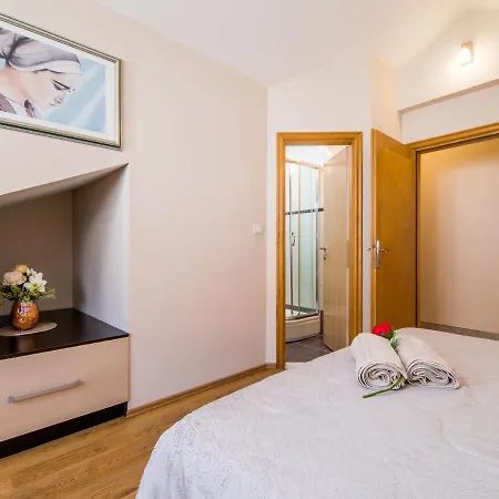 Modern In With Terrace Διαμέρισμα Κόρτσουλα