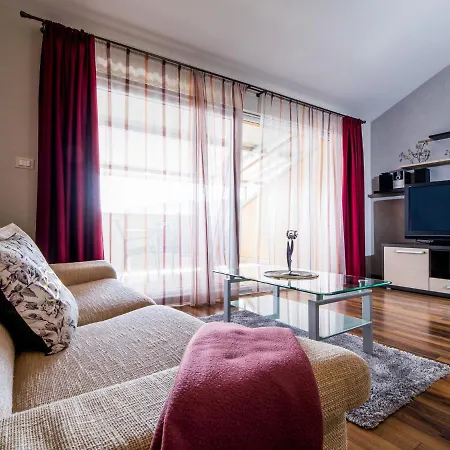 Modern In With Terrace *